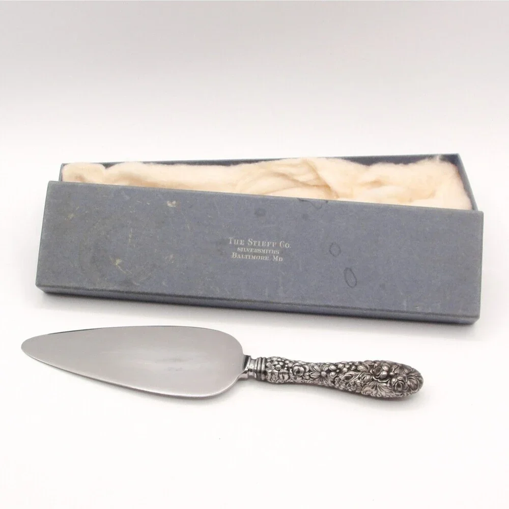 Vintage Stieff Rose Repousse Sterling Silver Handle Pie Cake Server w Box